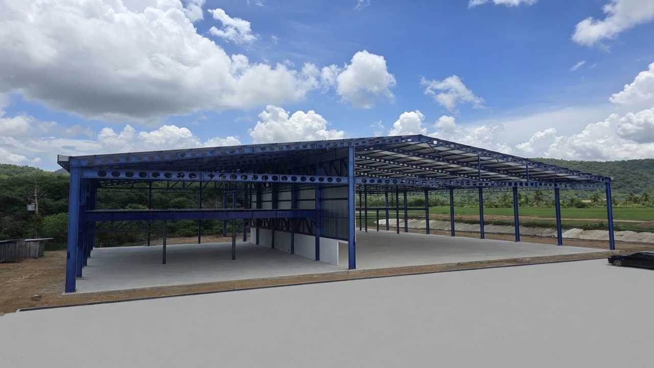 New hangar under construction