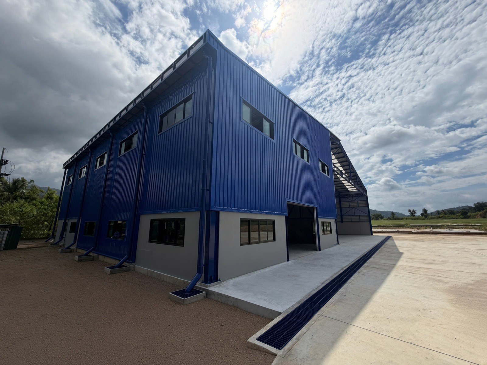 Workshop corner with blue cladding and apron